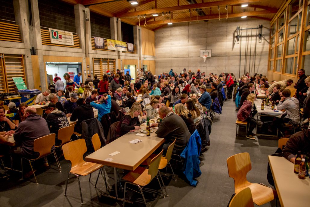 Mehrzweckhalle Gadmen Mehrzweckhalle Gadmen am Schlittehunderennen